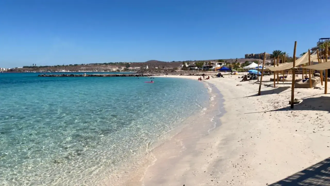 El Caimancito Beach Left Side