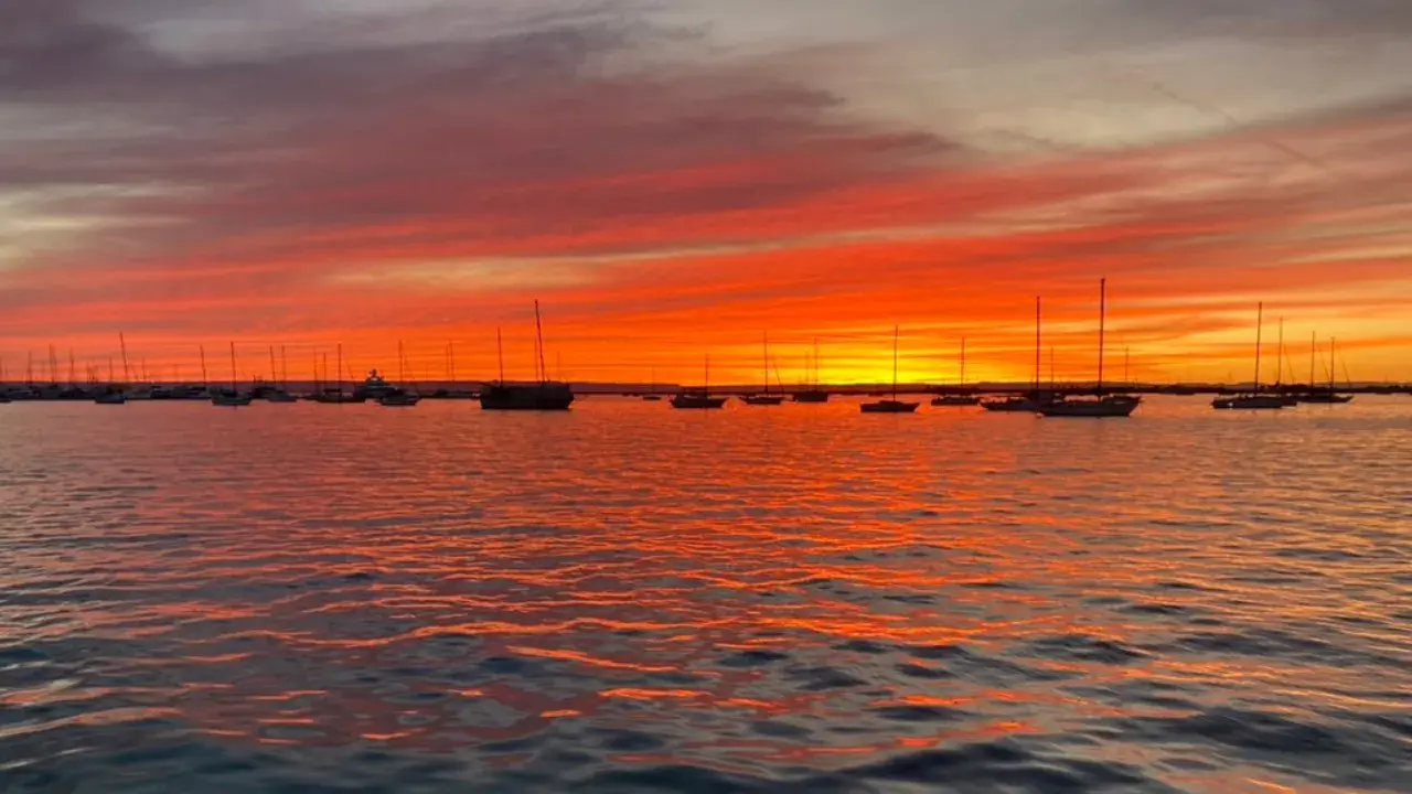 This is the kind of sunsets you see on the Malecón in La Paz.